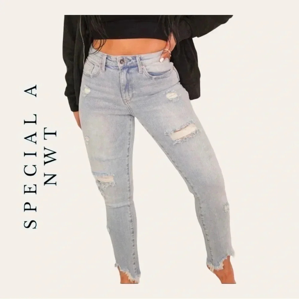 0490. SPECIAL A FACTORY DISTRESSED JEANS‎ SIZE 1 (JUNIORS) LIGHT WASH DENIM